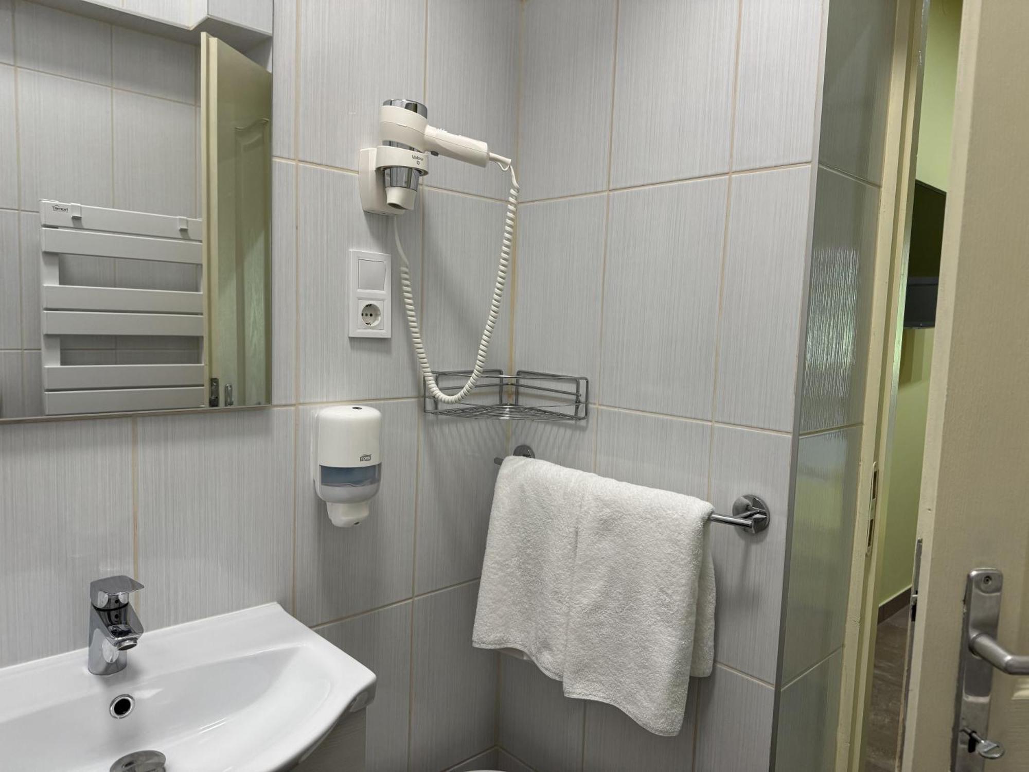 Szem-S Vendeghaz Hotel Balatonszárszó Екстериор снимка