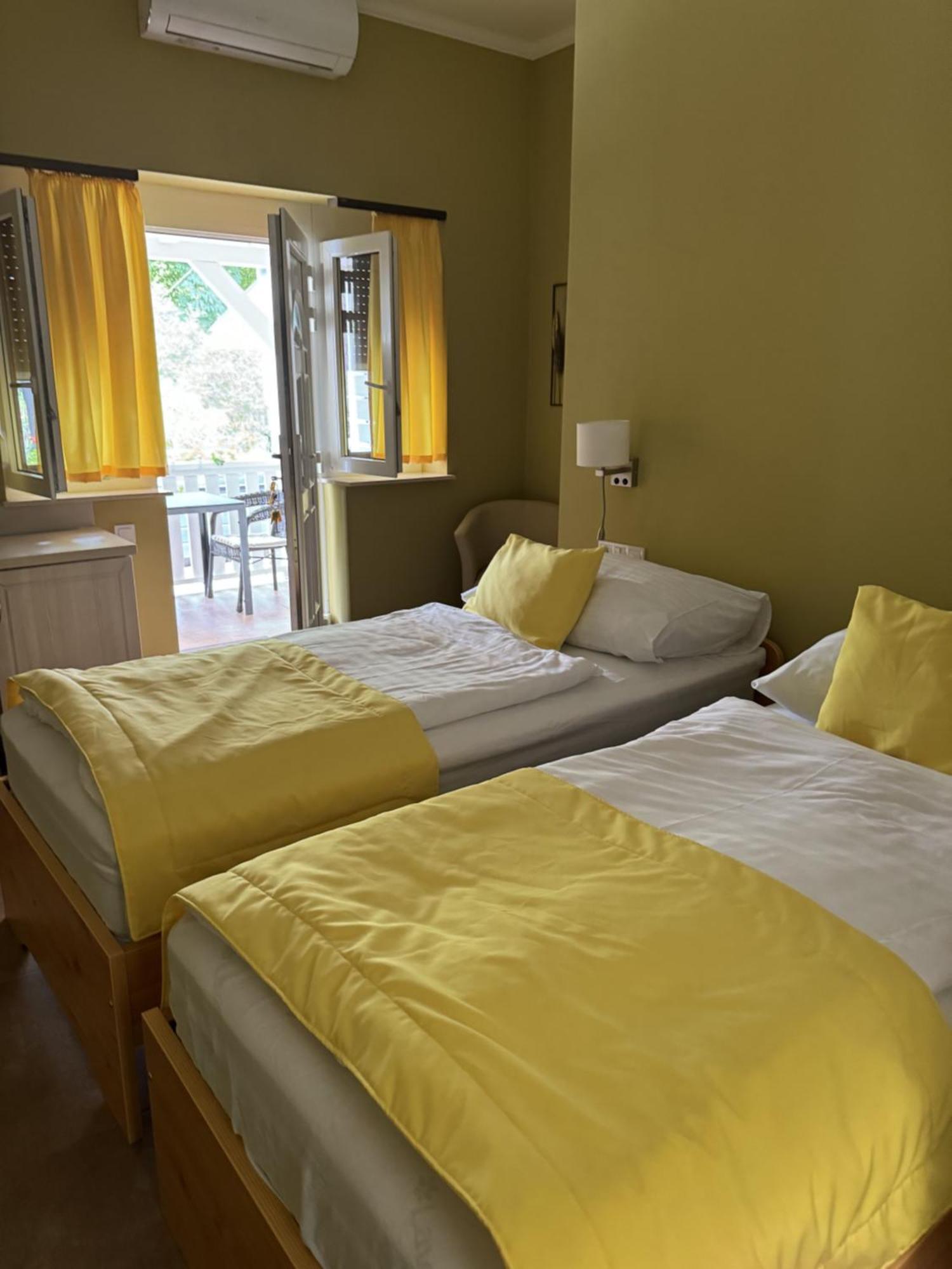 Szem-S Vendeghaz Hotel Balatonszárszó Екстериор снимка