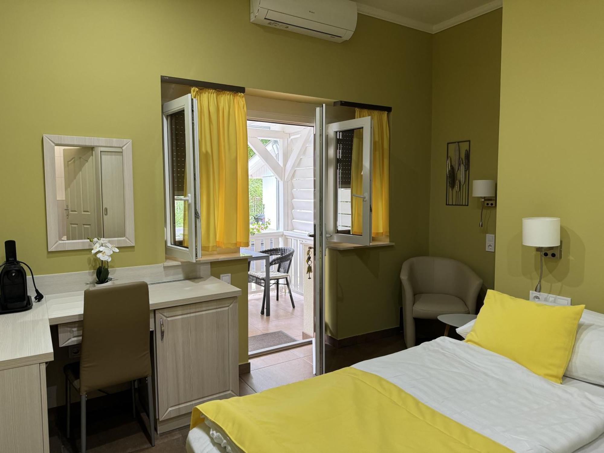 Szem-S Vendeghaz Hotel Balatonszárszó Екстериор снимка