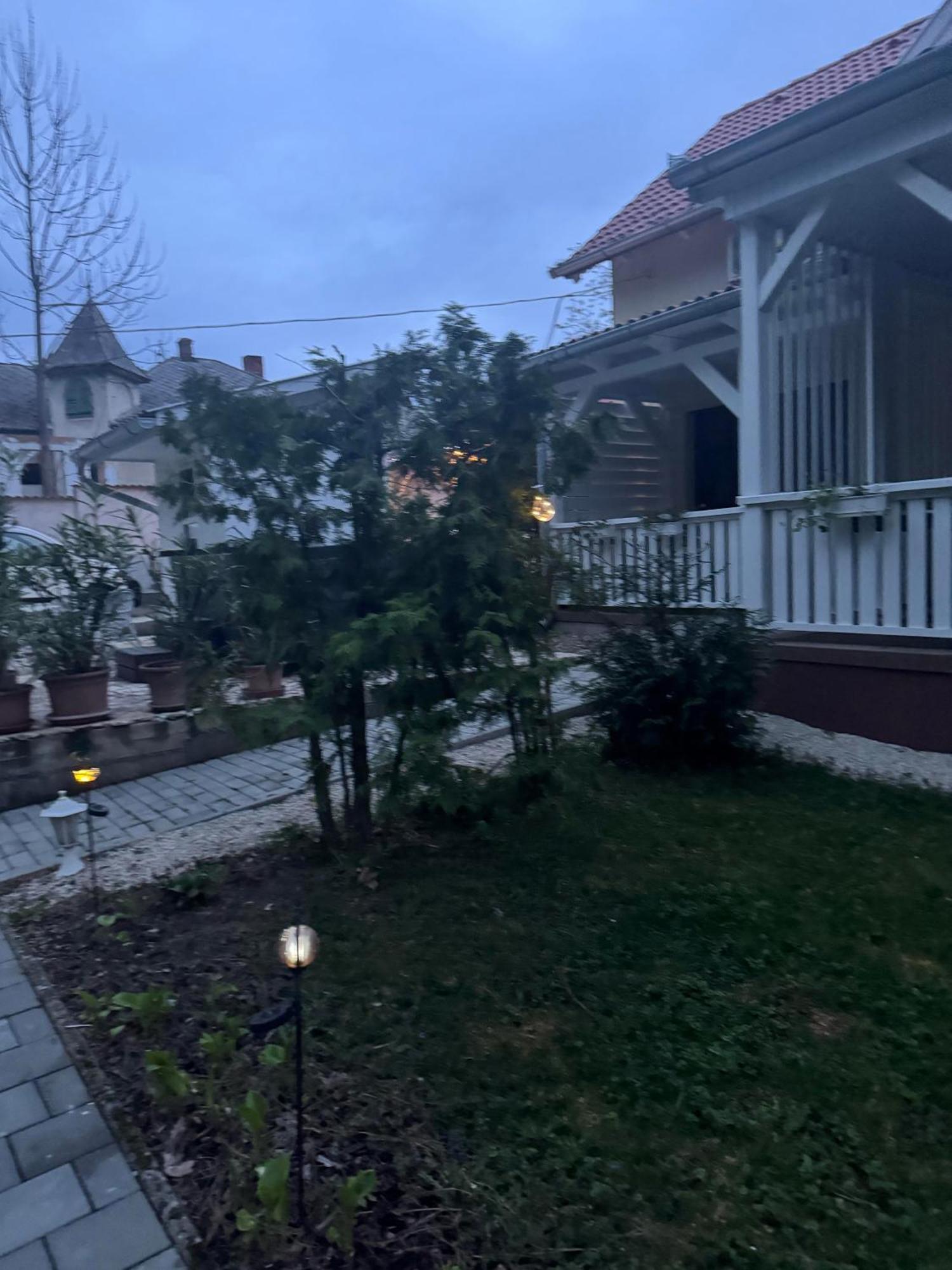 Szem-S Vendeghaz Hotel Balatonszárszó Екстериор снимка