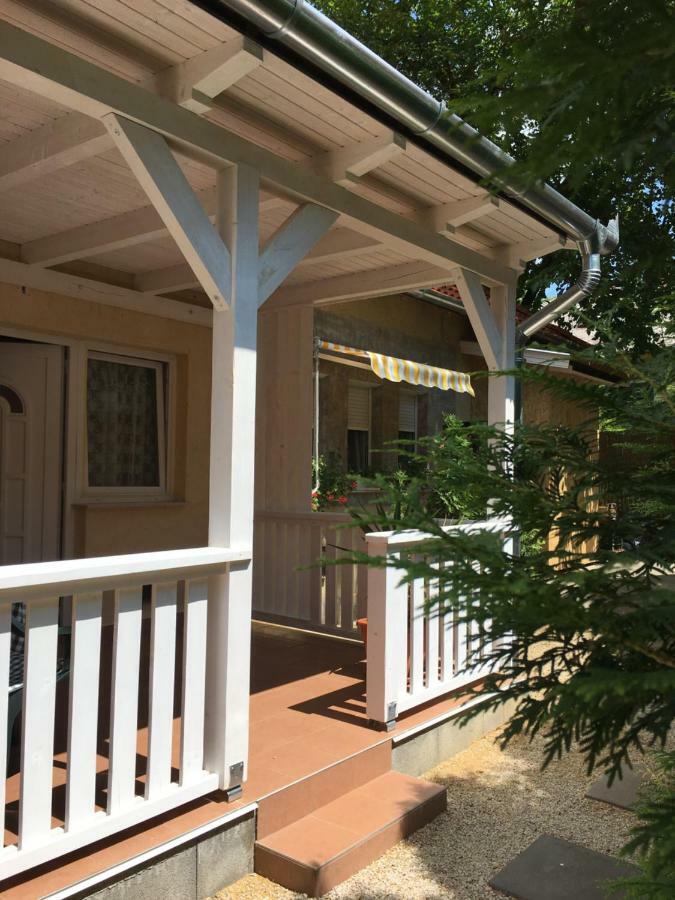 Szem-S Vendeghaz Hotel Balatonszárszó Екстериор снимка