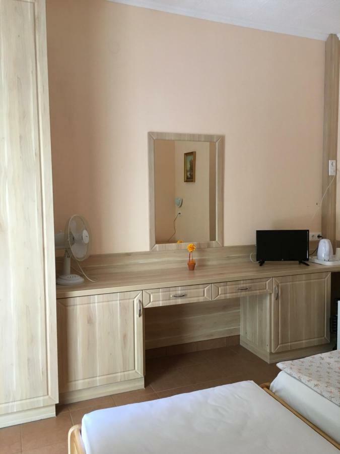 Szem-S Vendeghaz Hotel Balatonszárszó Екстериор снимка
